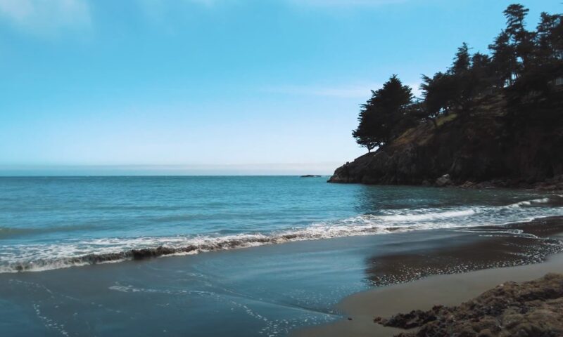 Does Red Rock Beach Have Free Parking